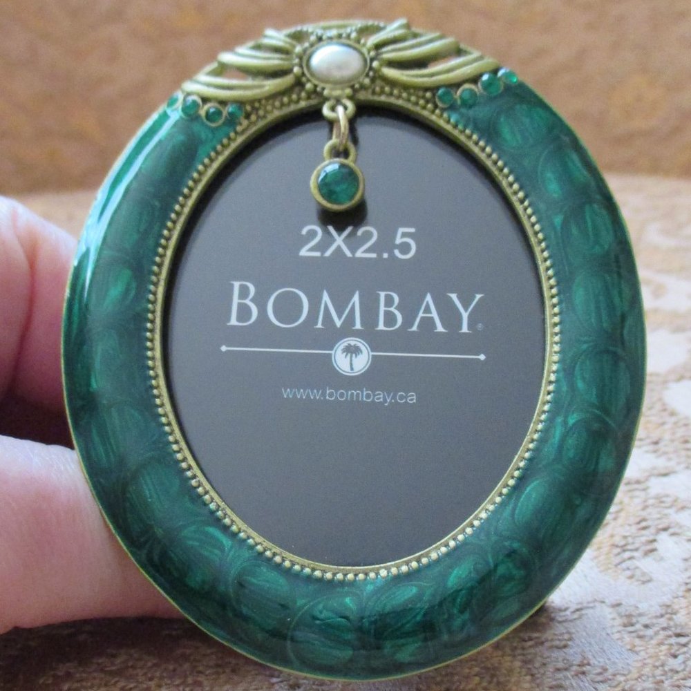 NWOT - bombay company - oval jeweled mini picture frame - 2x2.5